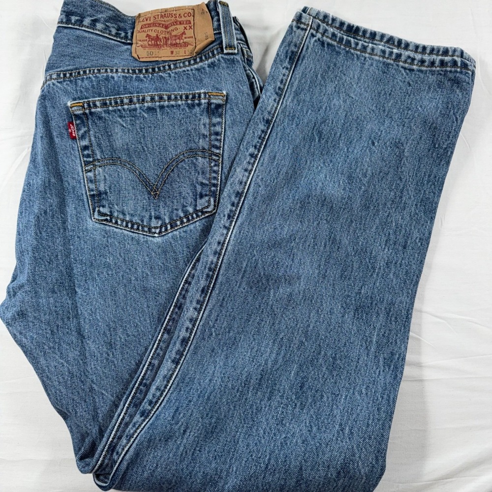 Levi's 501 Jeans Mens 36x32 Straight Leg Button Fly Cotton Blue Medium Wash 2000